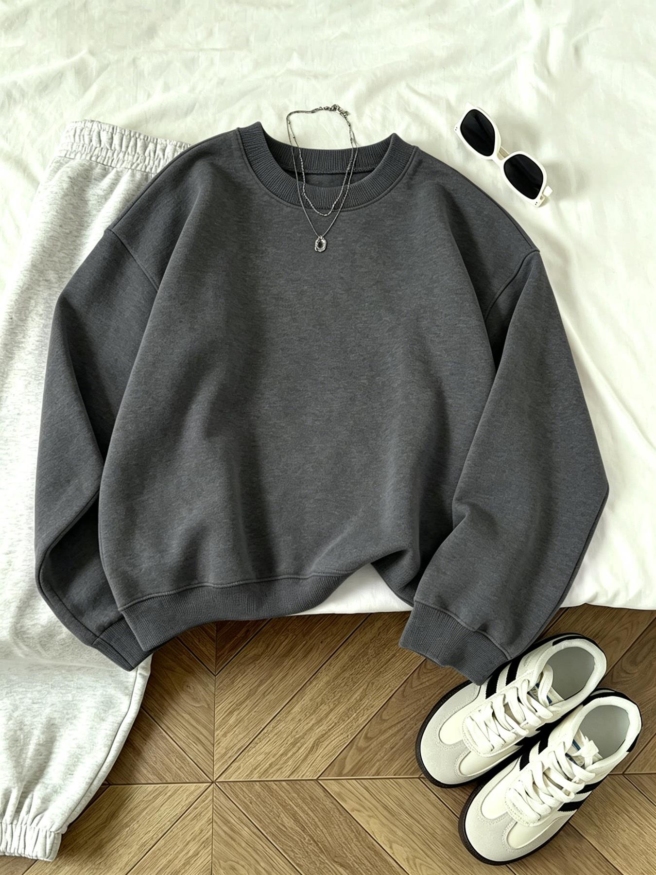 Winter Clothing On Sale - Wyprzedaż: Damska bluza z okrągłym dekoltem,