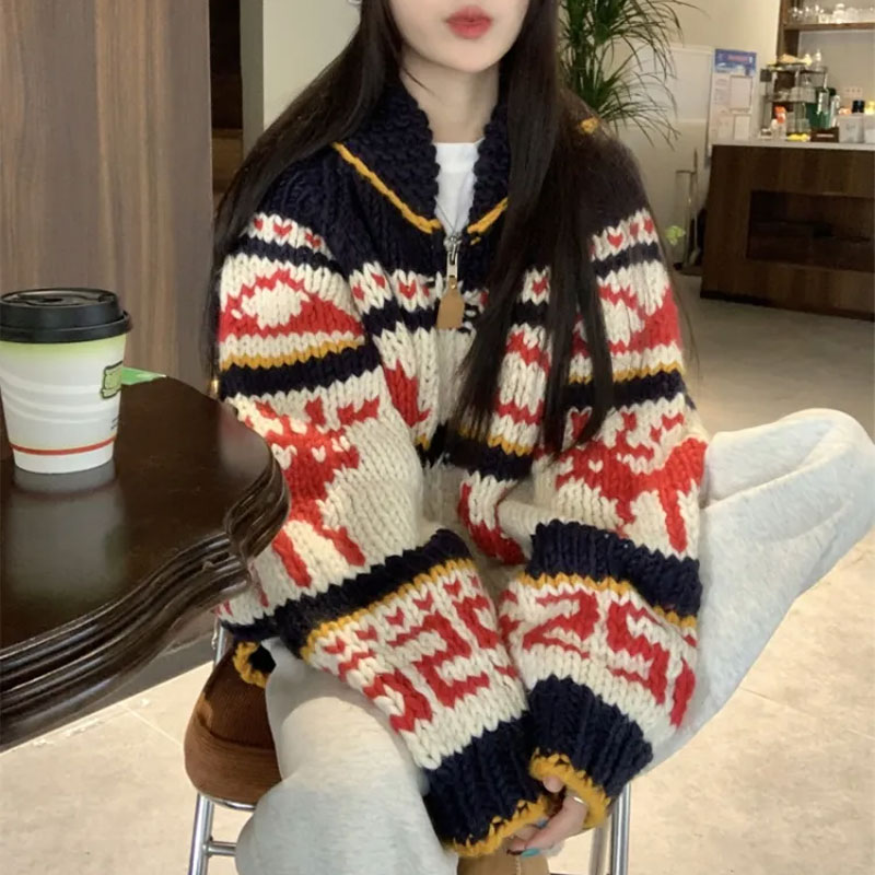Świąteczny sweter damski z dzi – Winter Clothing Colors recenzja i cena