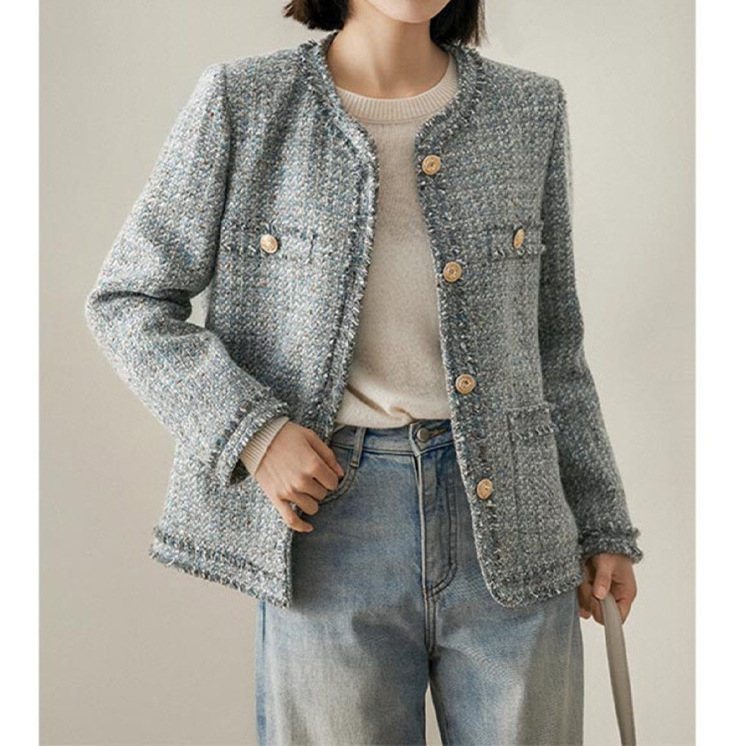 Wełniany, ekskluzywny, krótki  – Winter Clothing In French recenzja i cena
